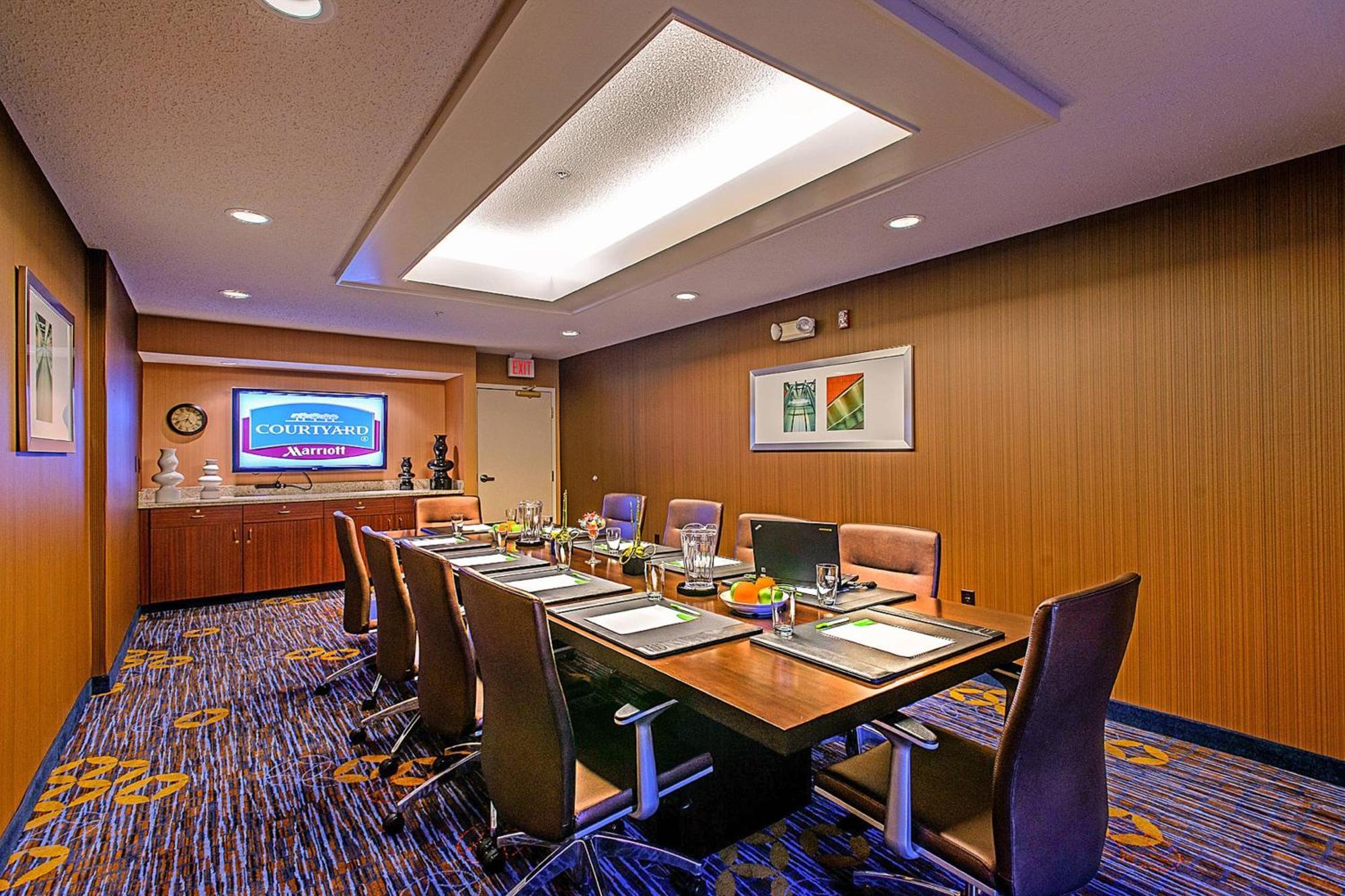 מלון Courtyard By Marriott פרדריק עסק תמונה