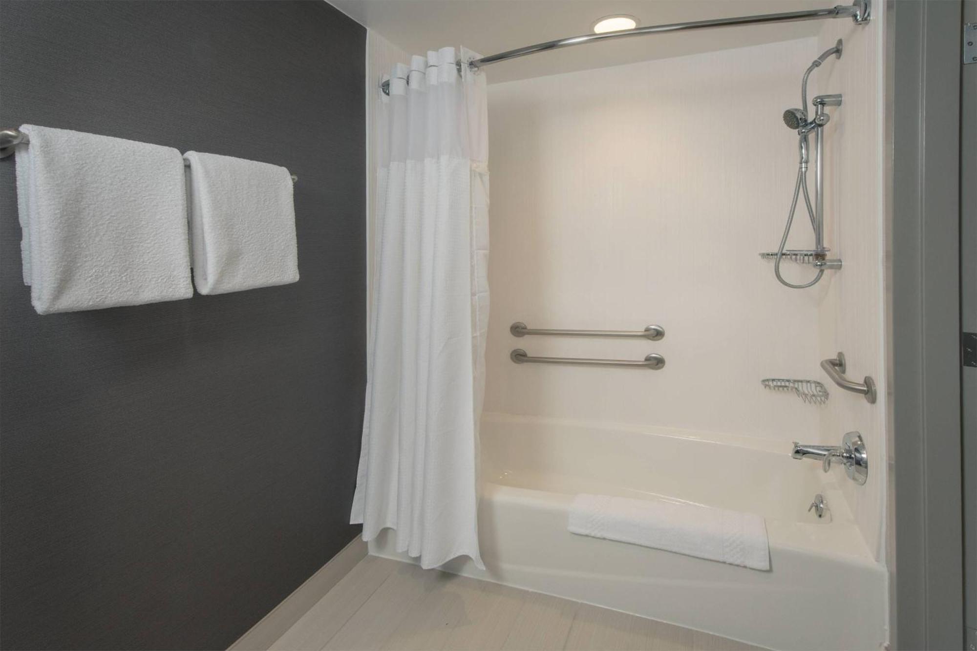 מלון Courtyard By Marriott פרדריק מראה חיצוני תמונה