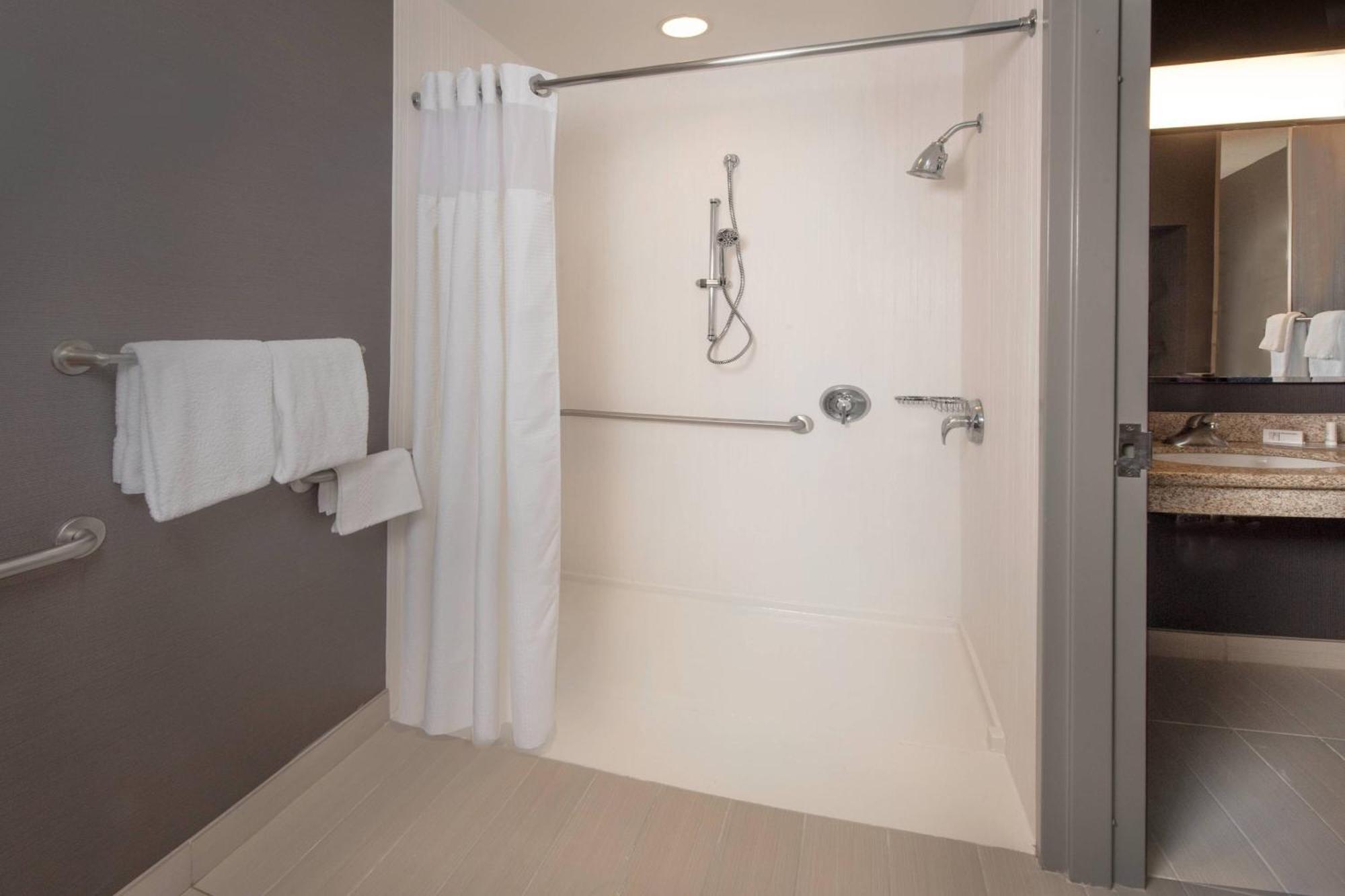 מלון Courtyard By Marriott פרדריק מראה חיצוני תמונה